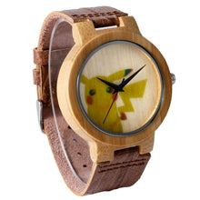 Lade das Bild in den Galerie-Viewer, Pikachu Pokemon Bambus Holz Armbanduhr kaufen
