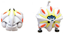 Lade das Bild in den Galerie-Viewer, Solgaleo Figur mit Pokeball Pokemon Spielzeug kaufen
