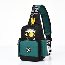 Lade das Bild in den Galerie-Viewer, Pokemon Sling Bag - Kleiner Rucksack Tasche mit Pikachu Motiv kaufen
