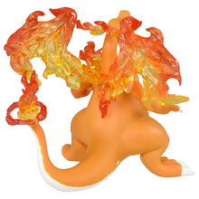 Lade das Bild in den Galerie-Viewer, Gigamax Glurak Charizard Pokemon Moncolle Figur kaufen
