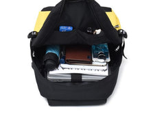 Lade das Bild in den Galerie-Viewer, Großer Pokemon Schulrucksack mit USB Ladebuchse im Pikachu Look kaufen
