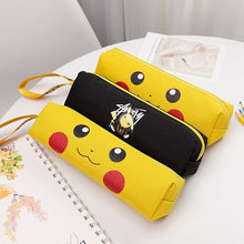 Lade das Bild in den Galerie-Viewer, Pokemon Pikachu Canvas Federmappe / Federtasche kaufen
