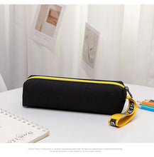 Lade das Bild in den Galerie-Viewer, Pokemon Pikachu Canvas Federmappe / Federtasche kaufen
