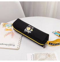 Lade das Bild in den Galerie-Viewer, Pokemon Pikachu Canvas Federmappe / Federtasche kaufen
