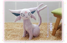 Lade das Bild in den Galerie-Viewer, Psiana / Espeon im neuen Look Pokemon Plüsch (ca. 30cm) kaufen
