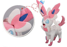 Lade das Bild in den Galerie-Viewer, Feelinara / Sylveon Plüsch Pokemon ca. 30cm Anime Look kaufen
