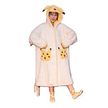 Lade das Bild in den Galerie-Viewer, Pokemon Pikachu Kuscheliger Fleece Bademantel kaufen
