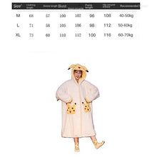 Lade das Bild in den Galerie-Viewer, Pokemon Pikachu Kuscheliger Fleece Bademantel kaufen
