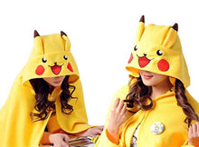 Lade das Bild in den Galerie-Viewer, Pokemon Pikachu Cosplay Umhang mit integrierter Mütze kaufen
