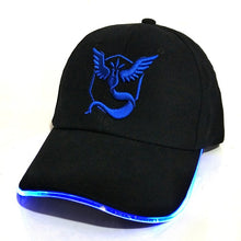 Lade das Bild in den Galerie-Viewer, LED Pokemon Go Cap - Leuchtet im dunkeln! kaufen
